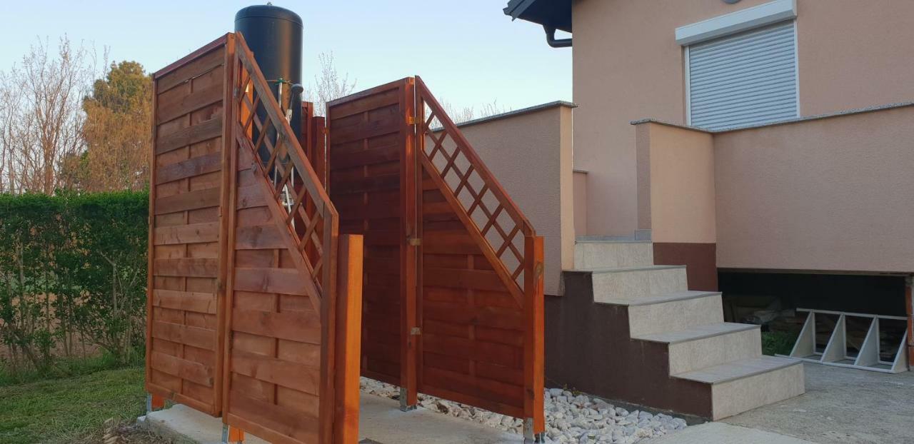 Holiday Home Begonja Привлака Экстерьер фото